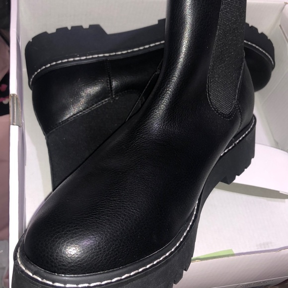 DV by Dolce Vita Women’s Lobera Chelsea Boot - Picture 10 of 16